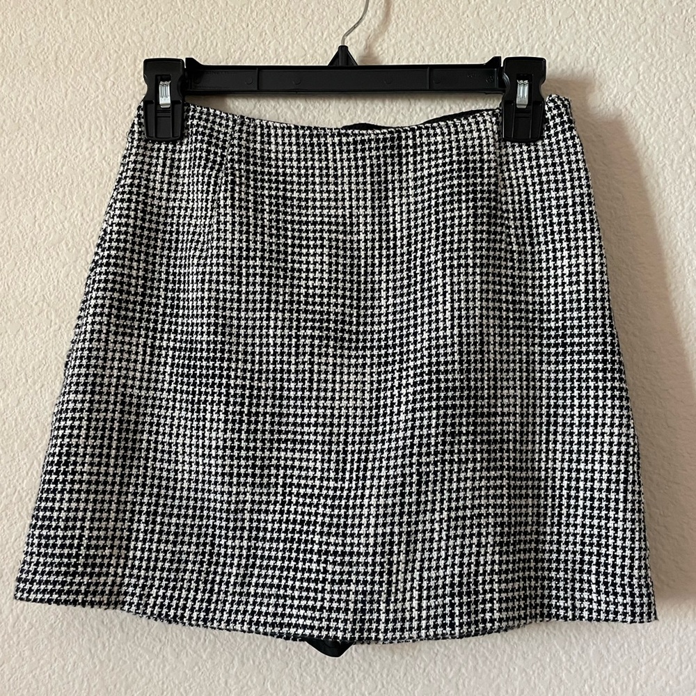 NWOT Abercrombie and Fitch Black and White Houndstooth Skort